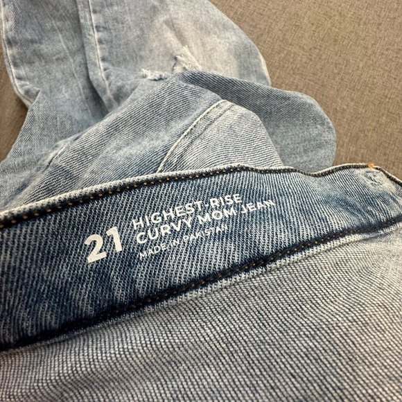 New! Arizona Curvy Mom Jeans High Rise‎ Ripped Distressed Tapered Leg Plus 21 - Picture 5 of 15